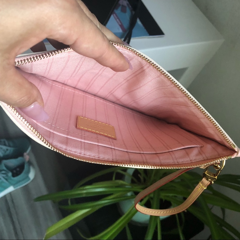 🦋HOST PICK🦋Tahitienne Neverfull clutch - Picture 7 of 7